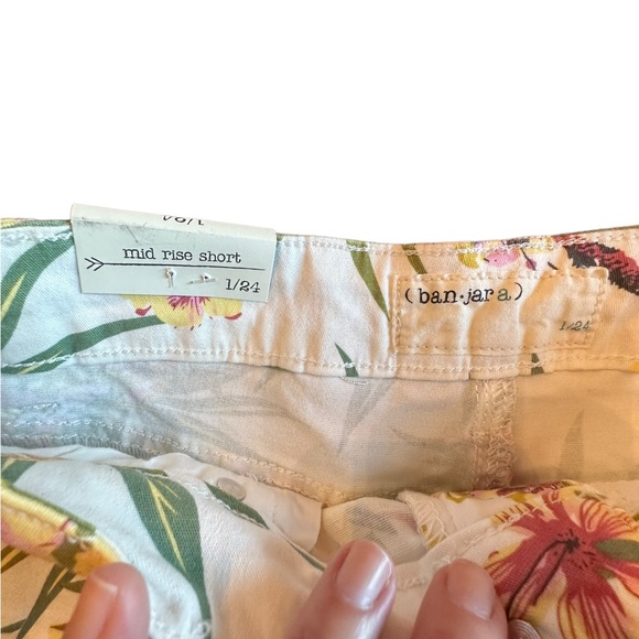 Banjara Mid Rise Tropical Floral Raw Hem Shorts - Picture 7 of 11